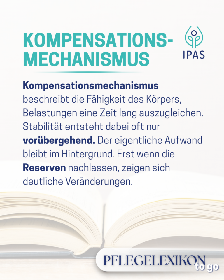 Auf dem Bild ist ein offenes Buch zusehen, mit einer Definition eines Begriffes drüber, symbolisch für Pflegelexikon: Kompensationsmechanismus – wenn der Körper Belastung ausgleicht.