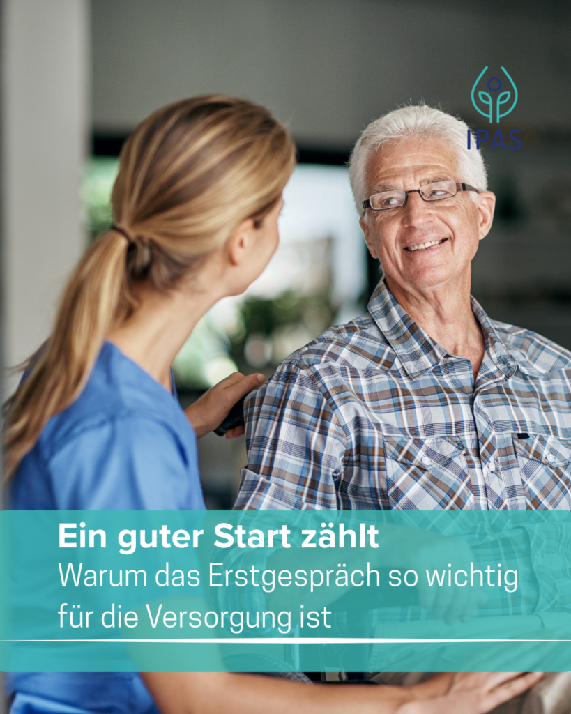 Das Bild zeigt eine Pflegekraft mit einem älteren Mann, symbolisch für Ein guter Start zählt: Warum das Erstgespräch so wichtig für die Versorgung ist
